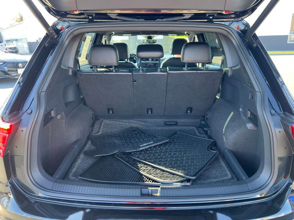 Thumbnail: 2022 Volkswagen Tiguan - 32