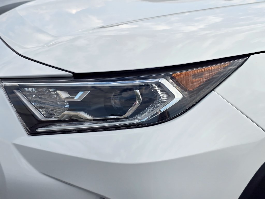Certified Used 2020 White Toyota XLE image 22
