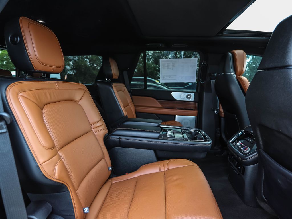 Thumbnail: 2019 Lincoln Navigator - 29