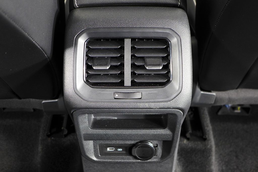 Thumbnail: 2024 Volkswagen Tiguan - 24