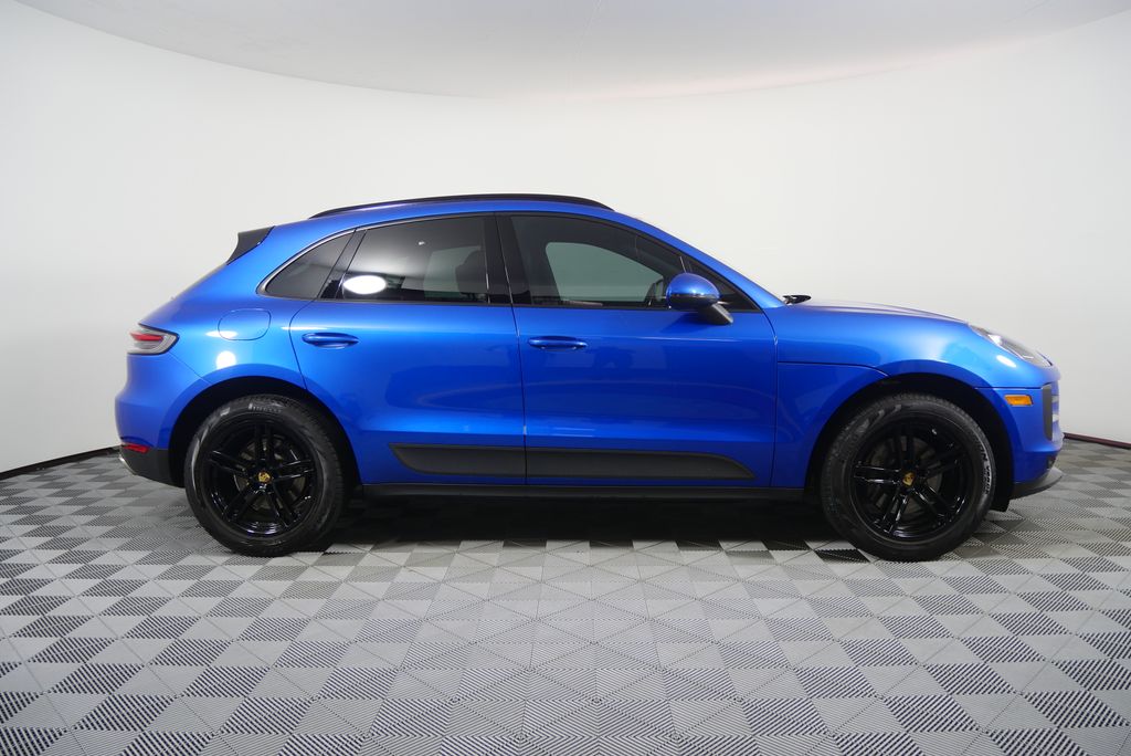 Thumbnail: 2020 Porsche Macan - 2