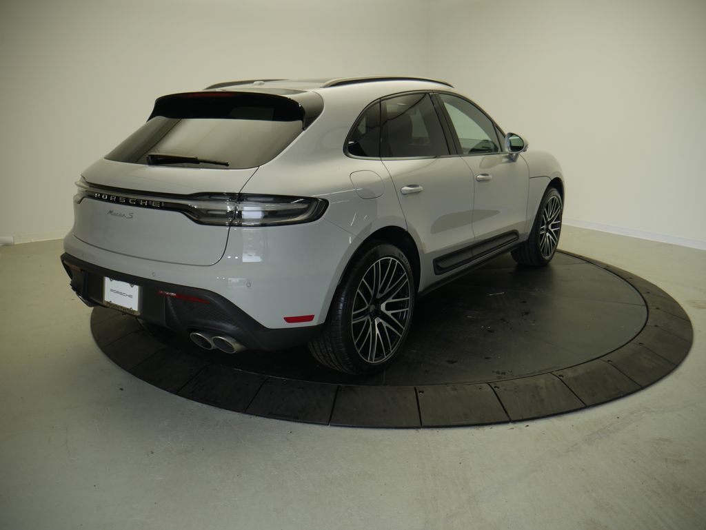 Thumbnail: 2026 Porsche Macan - 7