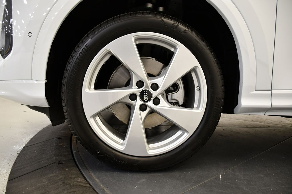 Thumbnail: 2025 Audi Q5 - 13