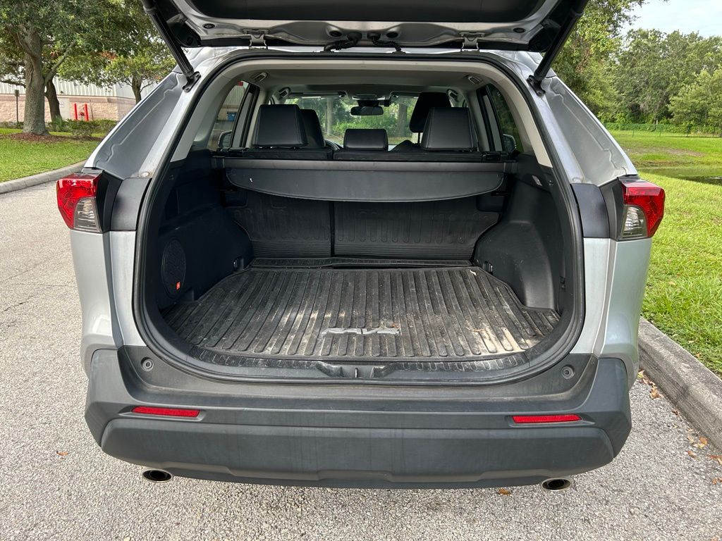 Thumbnail: 2021 Toyota RAV4 - 10