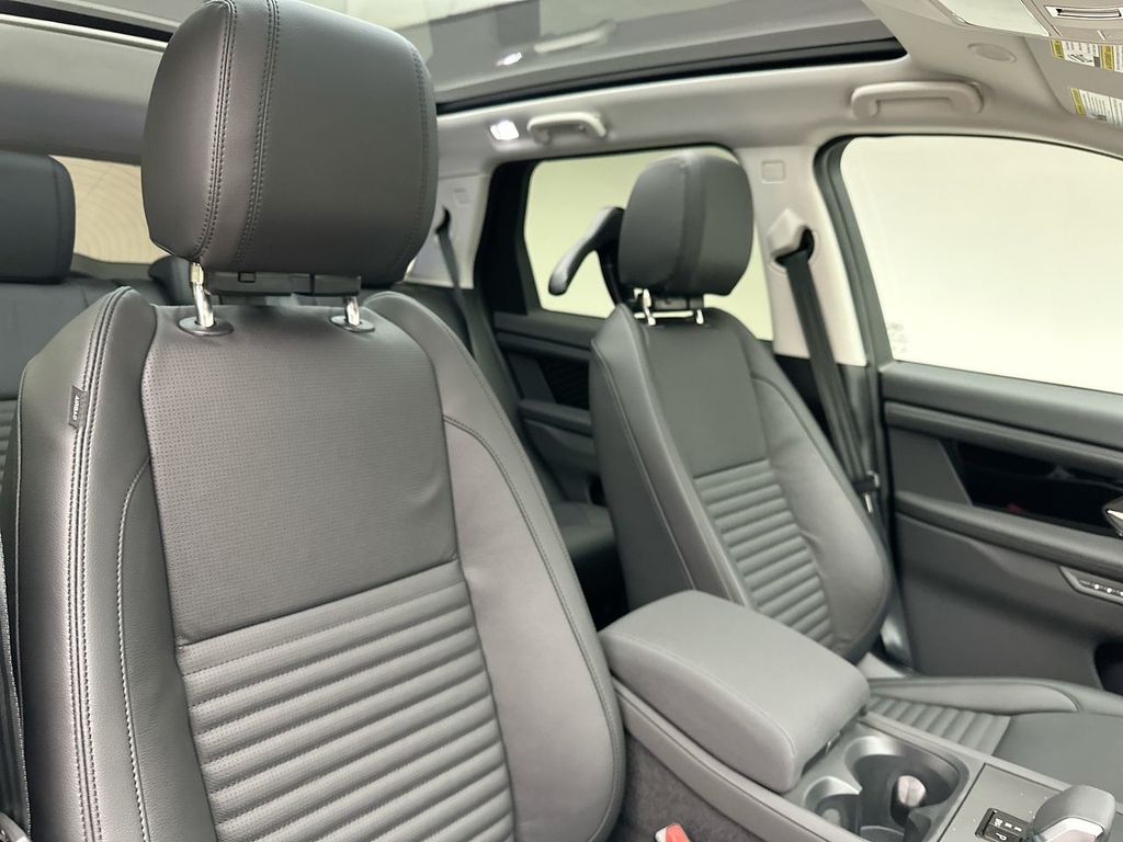 Thumbnail: 2025 Land Rover Discovery Sport - 6