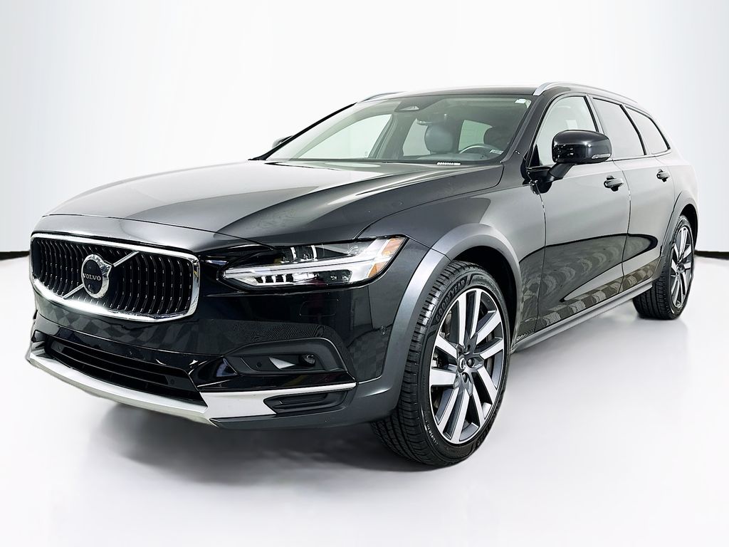 2022 Volvo V90 Cross Country B6