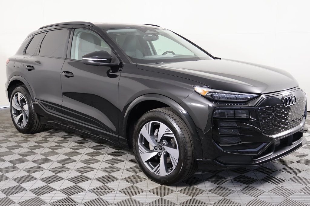 Thumbnail: 2025 Audi Q6 e-tron - 3