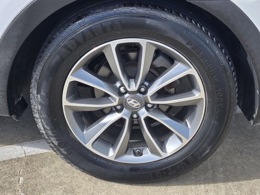 2017 Hyundai Santa Fe SE - 7