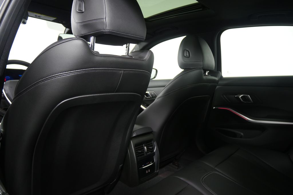 Thumbnail: 2024 BMW 3 Series - 16