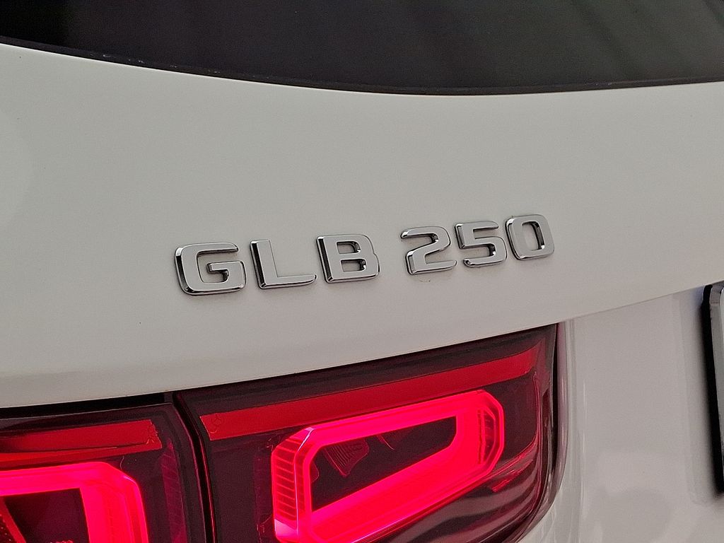Thumbnail: 2022 Mercedes-Benz GLB - 31