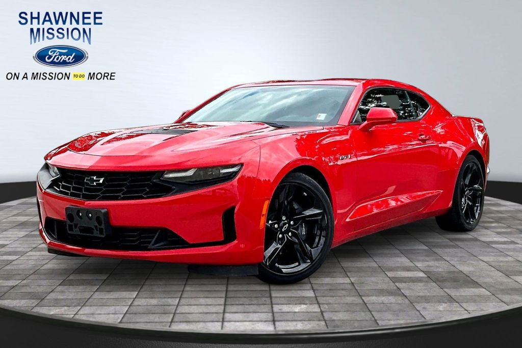 2022 Chevrolet Camaro Rojo (Red Hot) Coupé Tracción trasera Automática