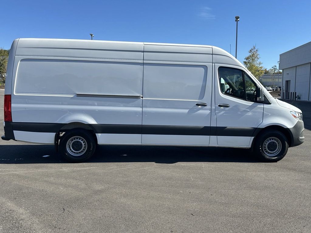 2023 Mercedes-Benz Sprinter 2500 Cargo 170 WB 9