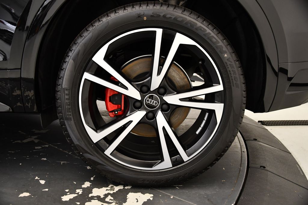 Thumbnail: 2025 Audi Q5 - 15