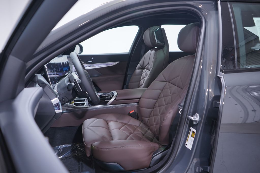 Thumbnail: 2026 BMW 7 Series - 7