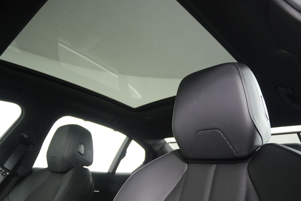 Thumbnail: 2025 BMW 5 Series - 10