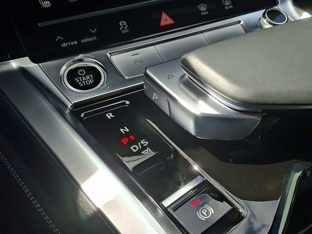 Thumbnail: 2024 Audi Q8 e-tron - 15