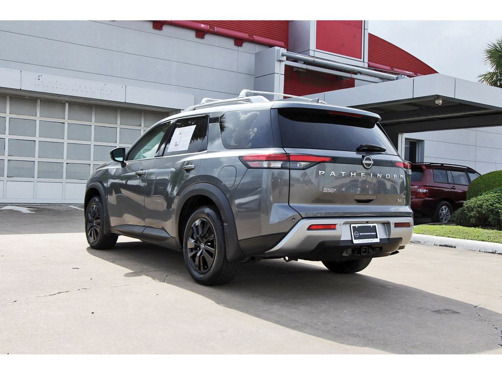 2022 Nissan Pathfinder SL - 2