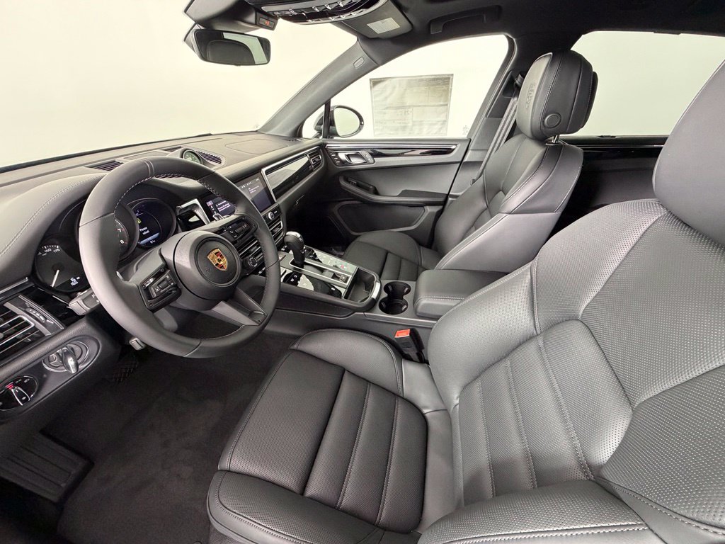 Thumbnail: 2026 Porsche Macan - 4