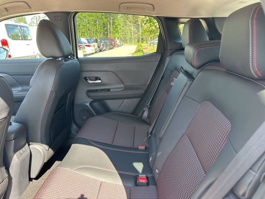 2025 Aspen White Tricoat Nissan Kicks SR FWD SUV