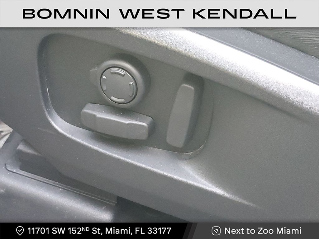 2022 Land Rover Defender 110 X-Dynamic HSE photo