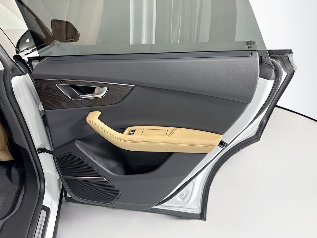 Thumbnail: 2026 Audi Q8 - 29