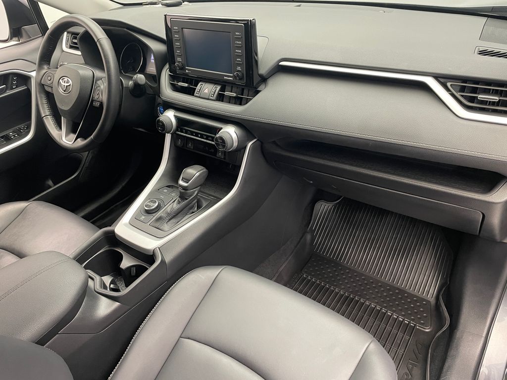 2021 Toyota RAV4 XLE Premium 16