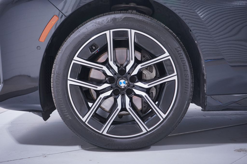 Thumbnail: 2024 BMW 7 Series - 2