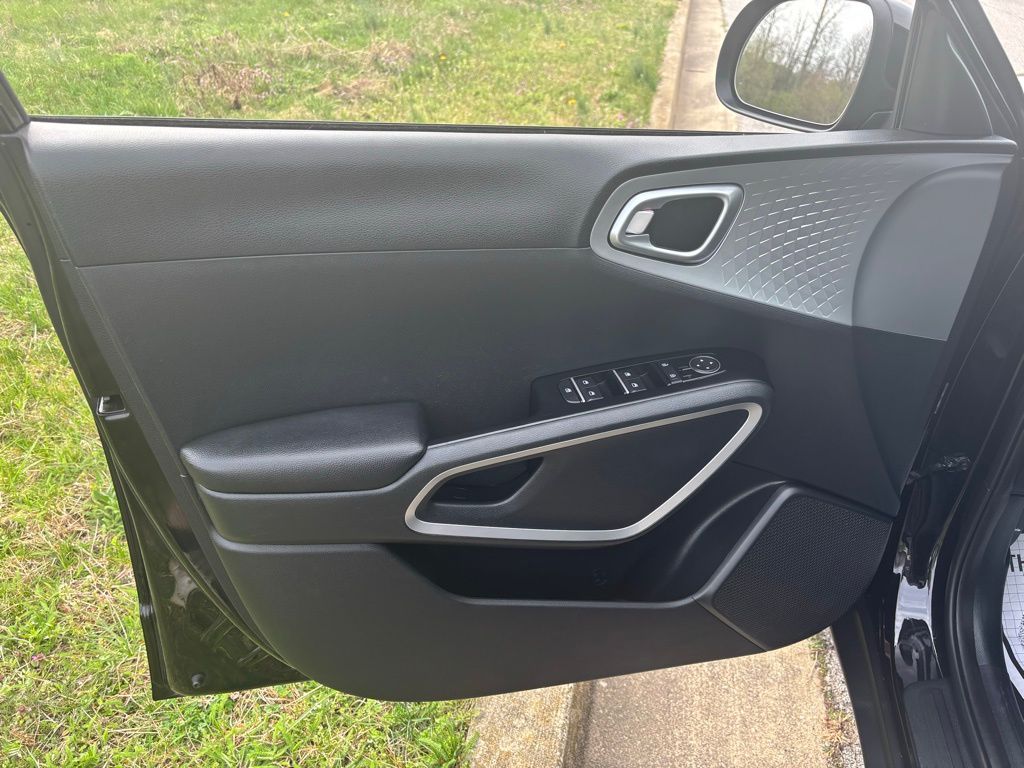 2020 Kia Soul LX - Photo 9