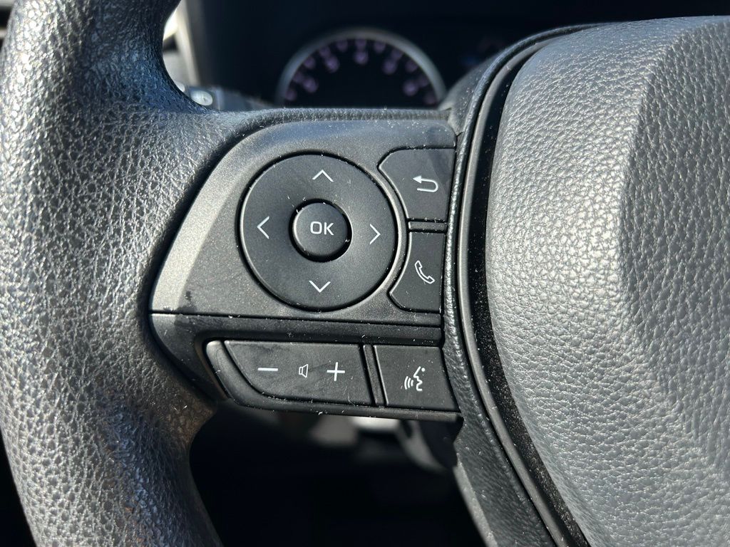 Thumbnail: 2021 Toyota RAV4 - 20
