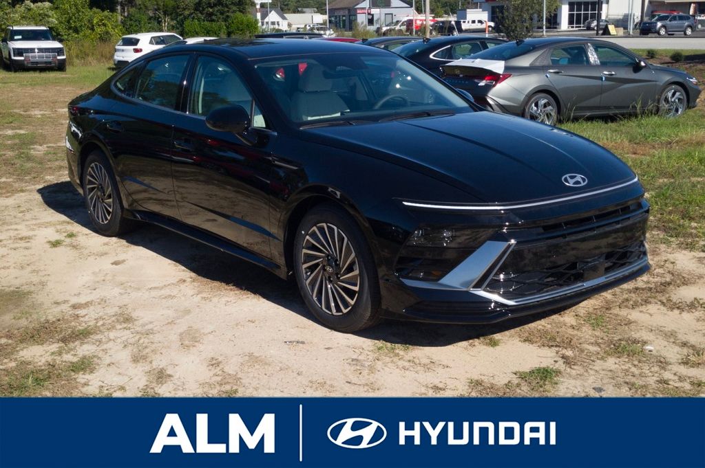 2025 Hyundai Sonata Hybrid SEL photo 3