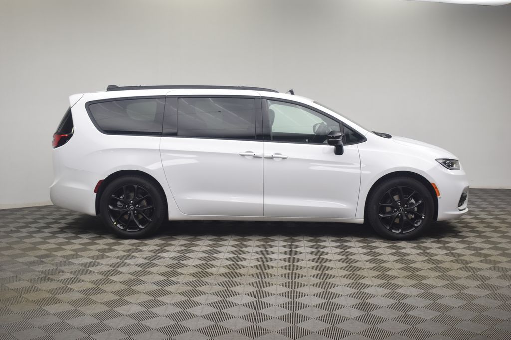 new 2026 Chrysler Pacifica car, priced at $48,714