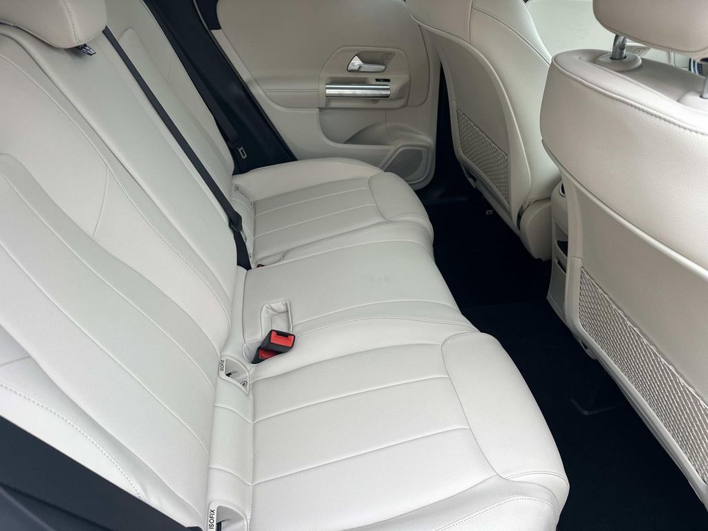 Thumbnail: 2022 Mercedes-Benz GLA - 23