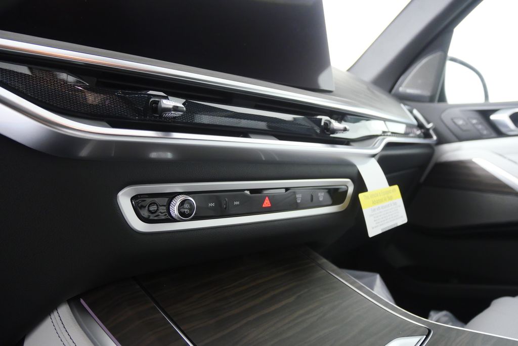 Thumbnail: 2026 BMW X5 - 21