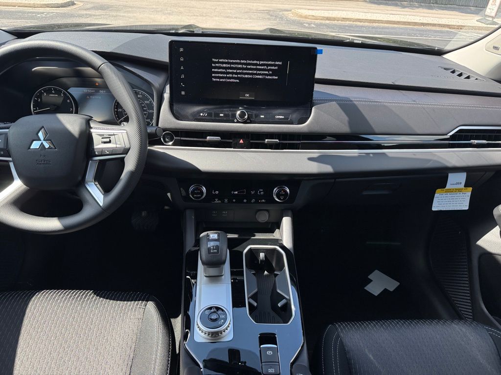 2025 Mitsubishi Outlander ES photo 21