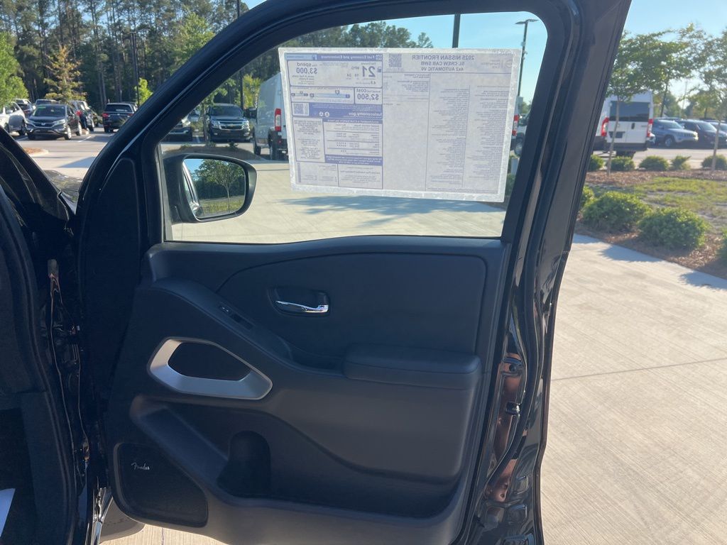 2025 Super Black Nissan Frontier SL RWD Truck