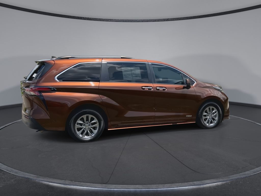 Thumbnail: 2021 Toyota Sienna - 9