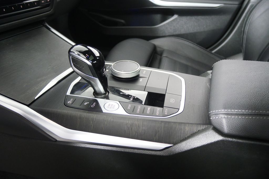 Thumbnail: 2022 BMW 3 Series - 24