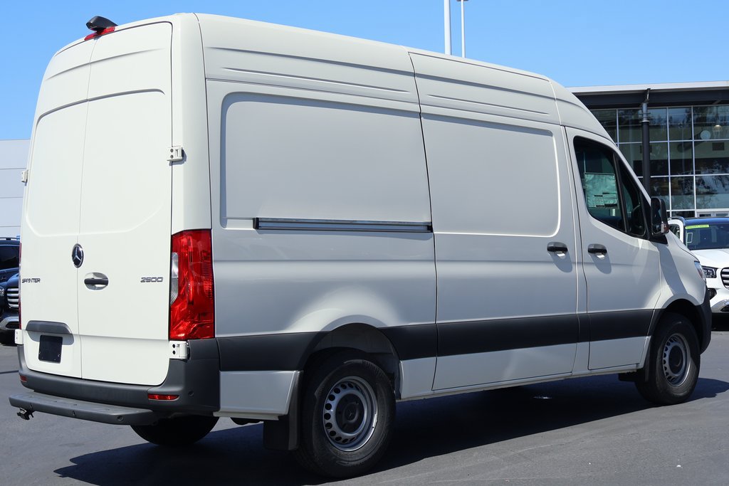Thumbnail: 2025 Mercedes-Benz Sprinter - 2