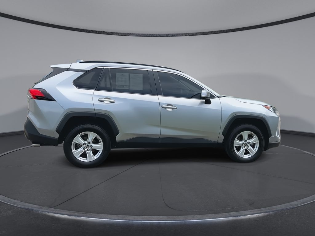 Thumbnail: 2021 Toyota RAV4 - 9
