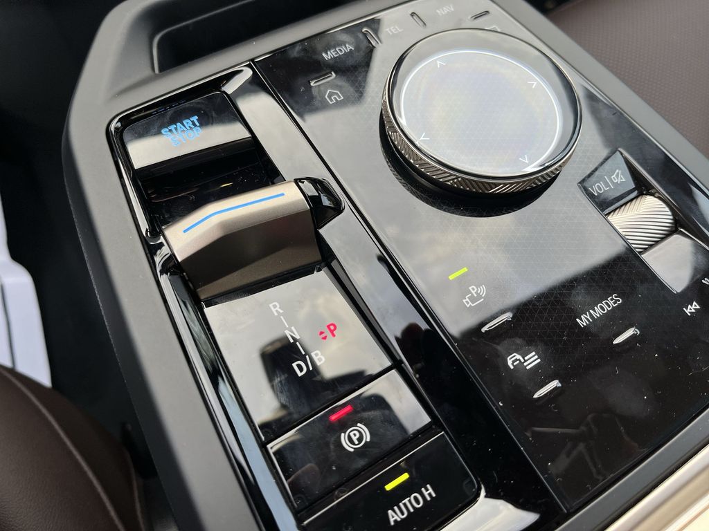 Thumbnail: 2026 BMW iX - 20