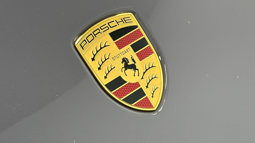 2024 Porsche Macan T 13