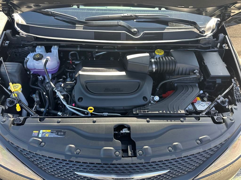 2025 Chrysler Voyager LX photo 21