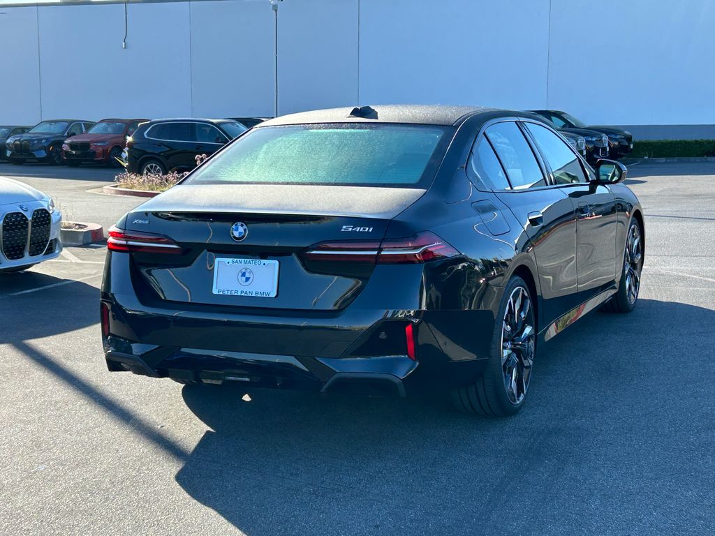 Thumbnail: 2026 BMW 5 Series - 5