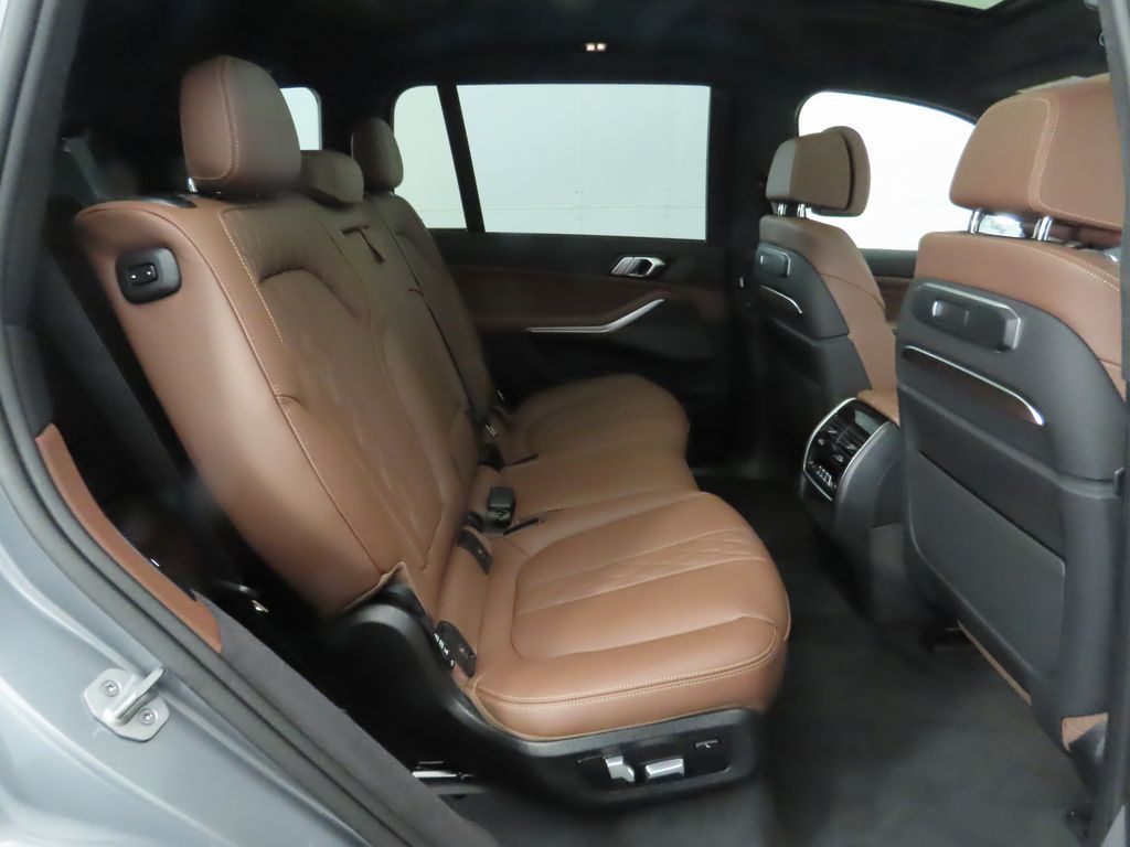 2026 BMW X7 M60i 23