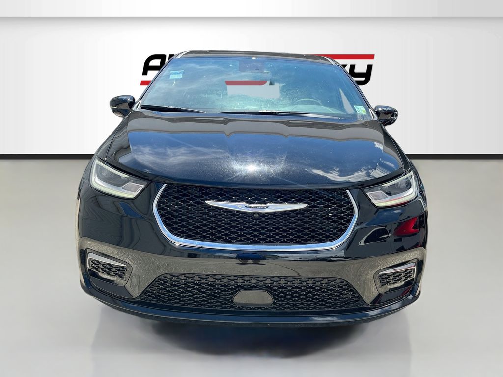 Used 2026 Black Chrysler Limited image 2