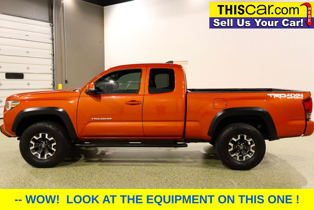 2017 Toyota Tacoma SR5 TRD Sport photo 4