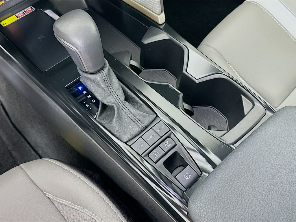 Thumbnail: 2025 Toyota Camry - 16