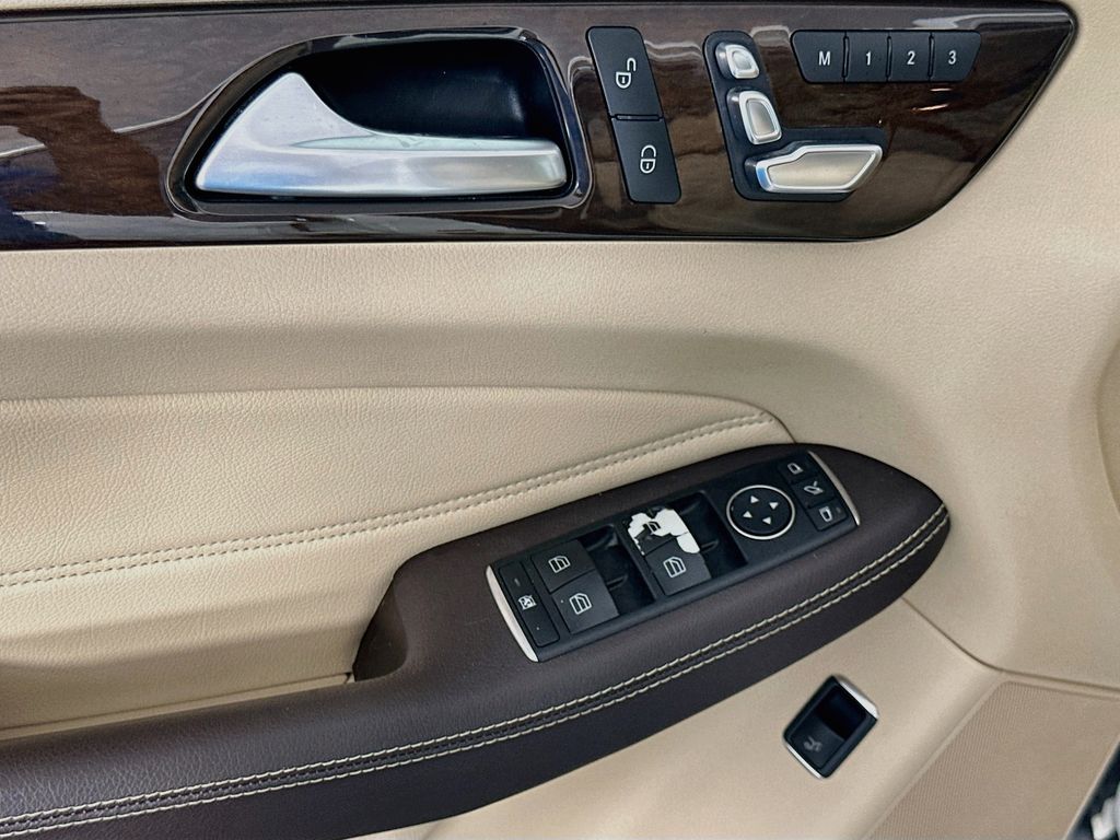 Thumbnail: 2018 Mercedes-Benz GLE - 18
