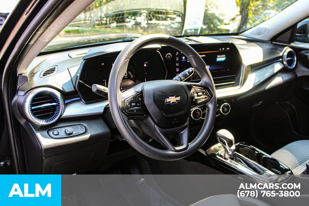 2024 Chevrolet Trax LT photo 30