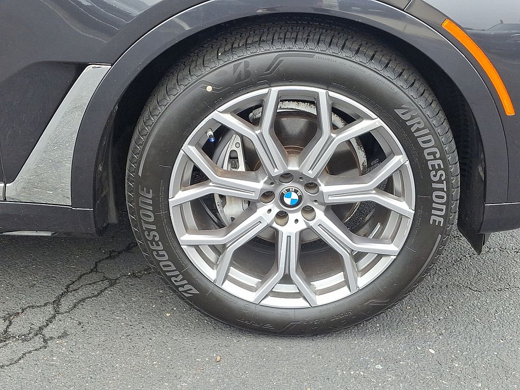 2022 BMW X7 xDrive40i 8